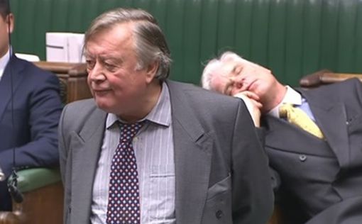 В Британии депутат заснул на дебатах о Brexit