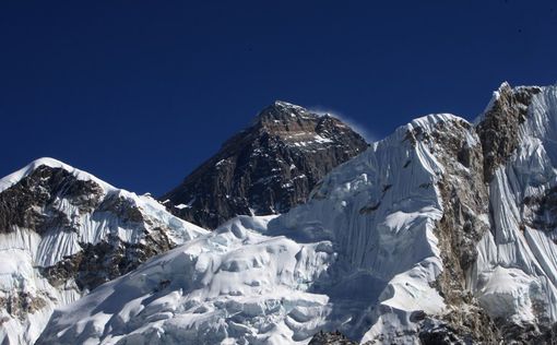 Сход лавины на Эвересте: 12 погибших
