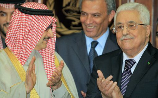 Аббас: Израиль должен принять пять миллионов беженцев