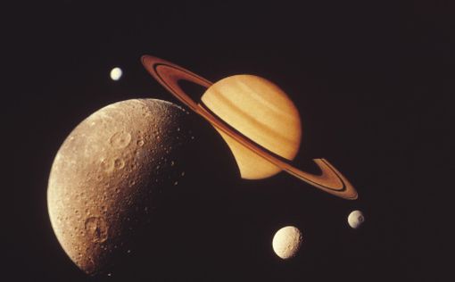 Чем пахнет спутник Сатурна?