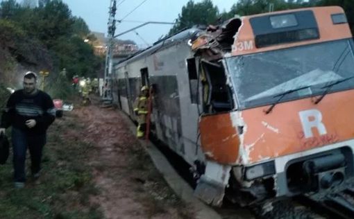 В Испании пассажирский поезд сошел с рельсов, есть жертвы