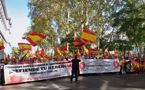 Тысячи испанцев требуют отставки премьер-министра
