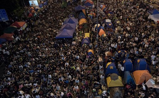 Впервые за время протестов в Гонконге власти пошли на диалог