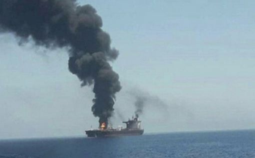 Японский танкер был атакован "летающими объектами"