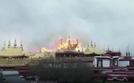 В Тибете горит известный буддийский монастырь