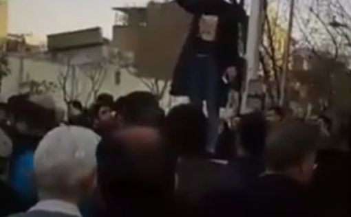 "Ради дочери": акция протеста против хиджаба в Тегеране