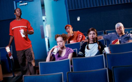 Для американцев расширят кресла в кинотеатрах