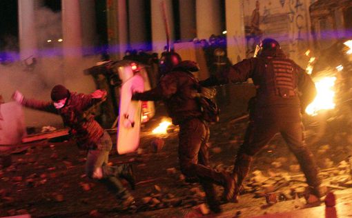 В Киеве продолжаются массовые столкновения: 103 раненых