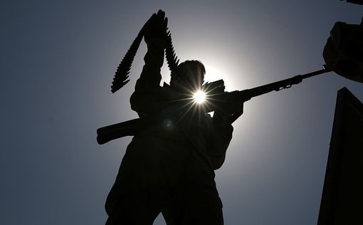 Военный США утверждает, что передавал оружие террористам