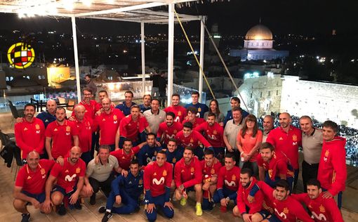 Испанская сборная по футболу посетила Стену Плача