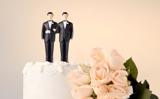 Член правительства Италии впервые вступил в однополый брак
