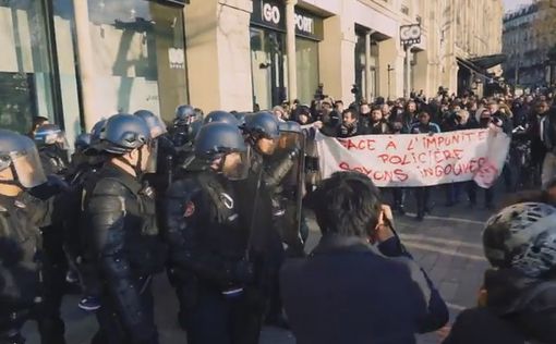 Борцы с "насильниками из полиции" бунтуют в центре Парижа