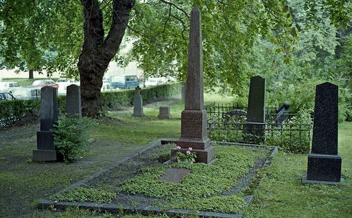 В Северной Ирландии изуродовали 13 еврейских могил