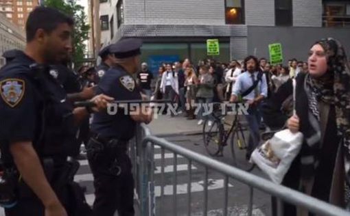 Полицейские Нью-Йорка против женщин в куфиях: видео
