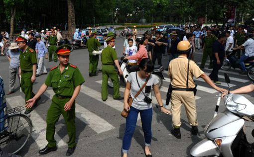 Китай эвакуировал из Вьетнама более 3 тысяч своих граждан