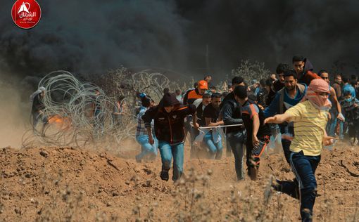 Сотни палестинцев атаковали границу Израиля