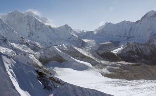 При сходе лавины в Гималаях погибли девять альпинистов