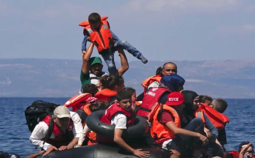 Лодка с 160 беженцами затонула в Средиземном море