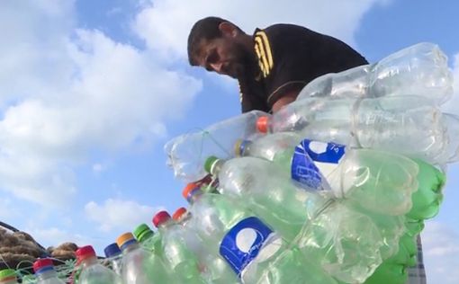 Рыбак из Газы соорудил лодку из пластиковых бутылок