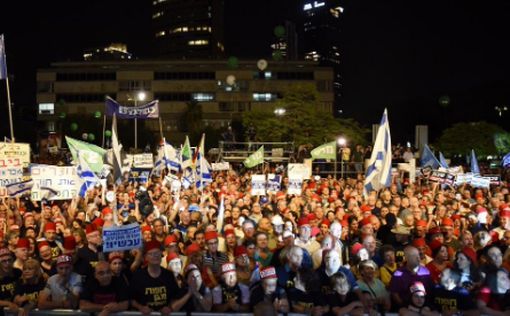 Лапид: 100 000 на улицах Тель-Авива. И это - только начало