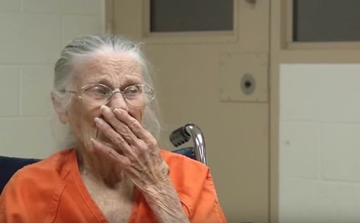 Видео: полиция выдворила жительницу дома престарелых