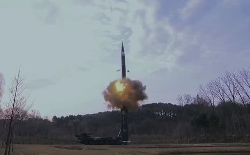 Ким Чен Ын понаблюдал за испытаниями новой баллистической ракеты