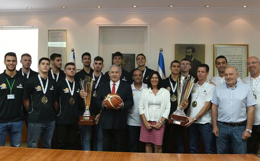 Нетаниягу встретился с молодежной сборной по баскетболу