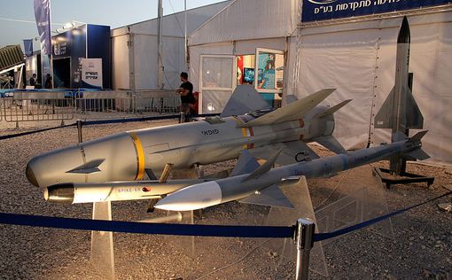Индия закупит у Израиля 131 ракету "Барак"