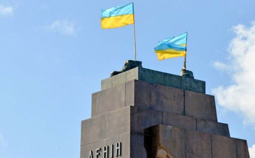 За год в Украине снесли более 500 Ленинов