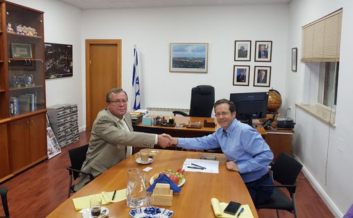 Ицхак Герцог встретился с послом России в Израиле