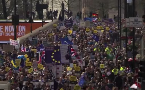 Лондон: тысячи британцев вышли на протест против Brexit