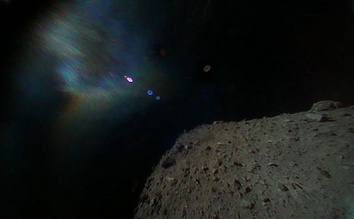 Японские луноходы передали первое в истории фото с астероида