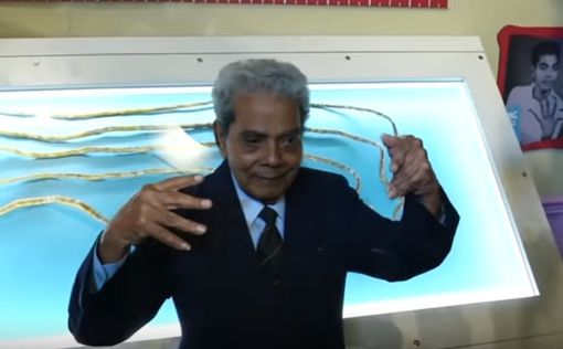 Индийцу состригли рекордные 2-метровые ногти