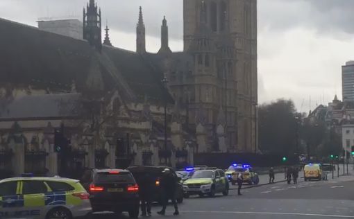 Возле британского парламента обстреляли людей