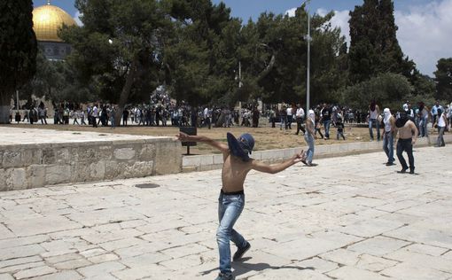 Арабские подростки забросали камнями полицейских
