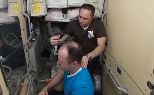 Космонавты опубликовали видео процесса стрижки на МКС