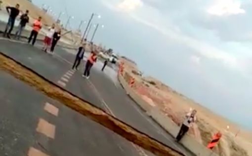 Наводнение разрушило часть шоссе 90 вблизи Мертвого моря