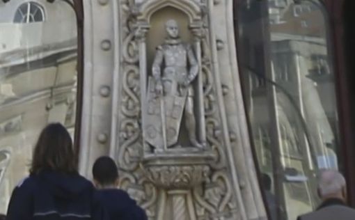 Король селфи: Парень сломал 126-летний памятник в Лиссабоне