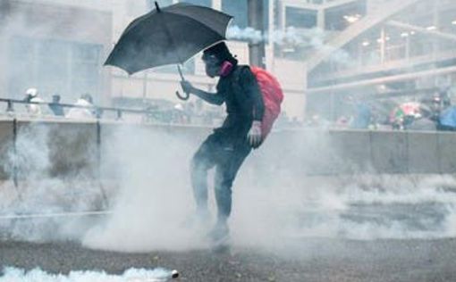 В Гонконге произошли столкновения протестующих с полицией