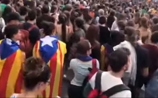 СМИ: в Барселоне проходит многотысячная акция протеста