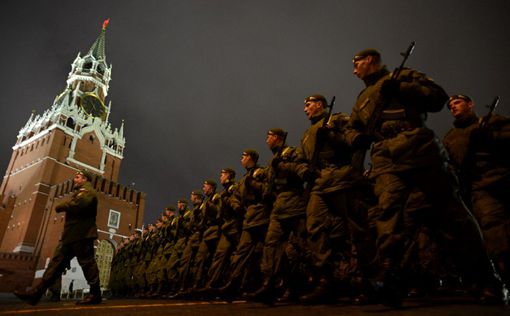 Россия вывела войска на Красную Площадь