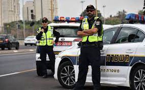 В Тель-Авиве под мостом застрял грузовик