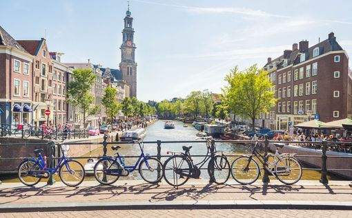 Амстердам запретил туристам смотреть на проституток