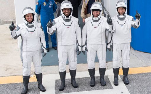 SpaceX запустила в космос четырех астронавтов. Видео
