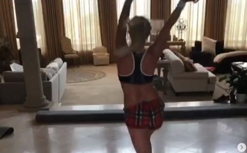 Бритни Спирс порадовала поклонников необычным танцем